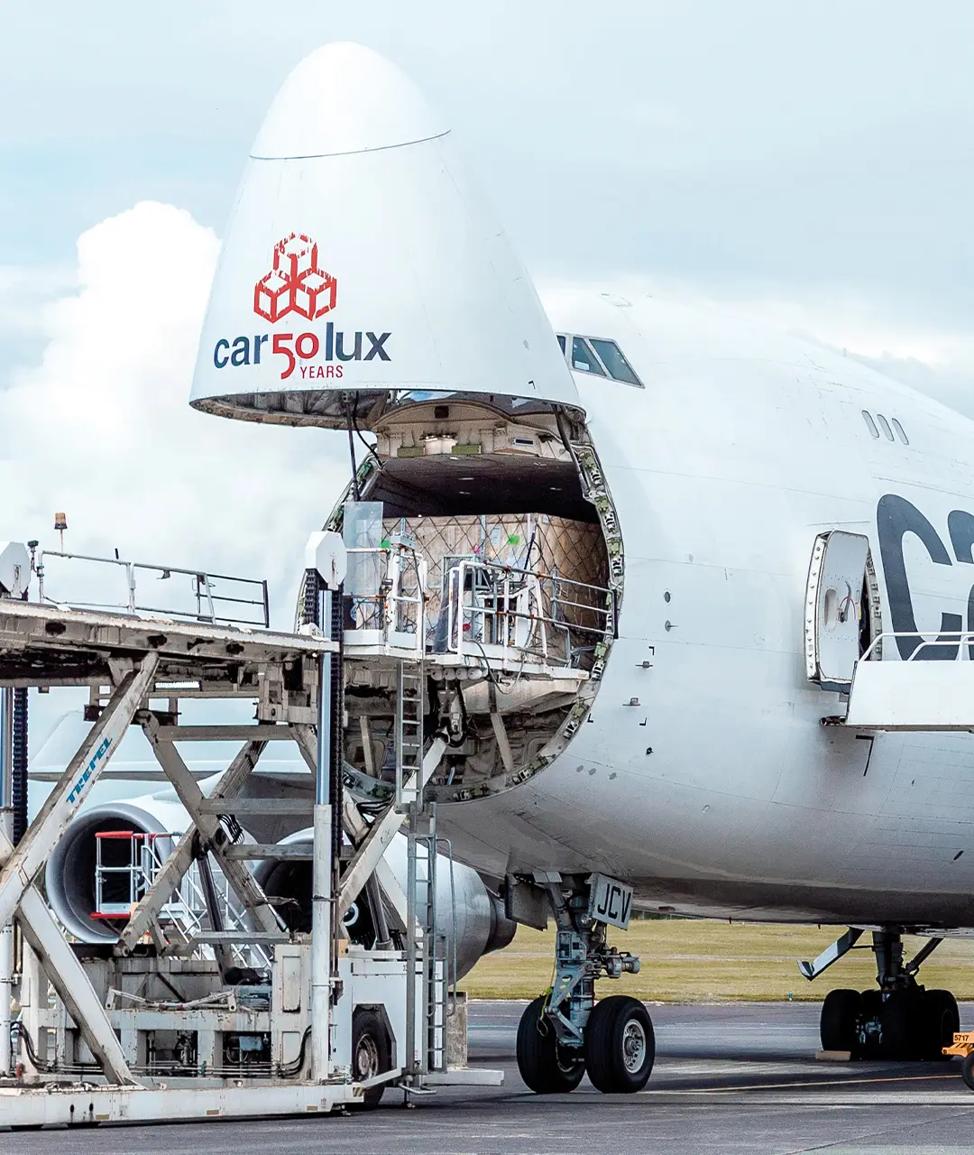 cargolux-aircraft-nose-up-loading-close-up